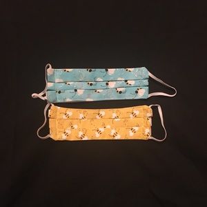 2 bees print masks
